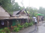 Angin puting beliung menerjang Kecamatan Kemlagi, Kabupaten Mojokerto 6 Angin puting beliung menerjang Kecamatan Kemlagi, Kabupaten Mojokerto