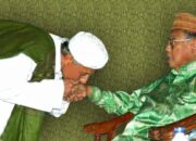 Sowan dan Mencium Tangan Kiai