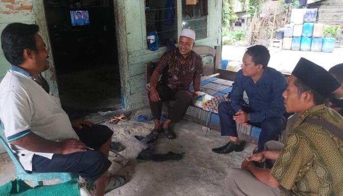 LAZISNU BAKTI MULYA KEC. SUNGAI BAHAR JAMBI BERSAMA KEPALA DESA, MENYALURKAN DANA PENDIDIKAN SEMBAKO DAN BIAYA PENGOBATAN
