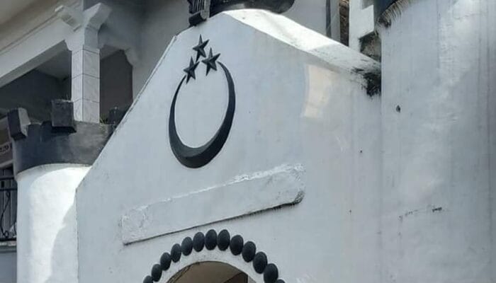 JARINGAN ULAMA DAN PESANTREN SUNDA YANG TERLUPAKAN