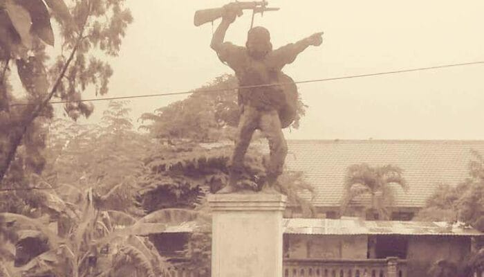 MONUMEN SEDATI NGORO PENANDA PERANG YANG TERHALANG