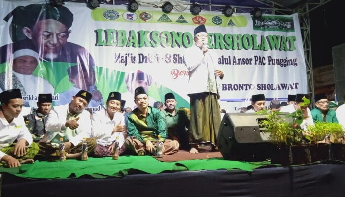 Hujan Bukan rintangan untuk ber-Dzikir dan ber-Sholawat