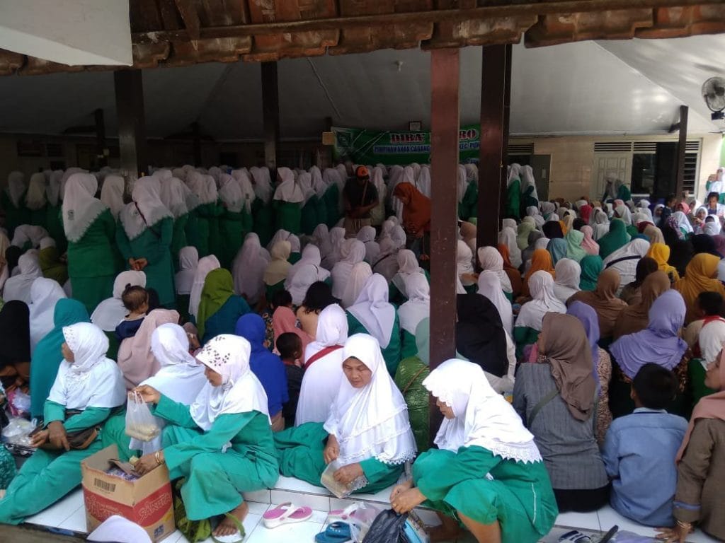 Semangat ibu ibu Fatayat NU Kec.Pungging 3 SORBANSANTRI.COM