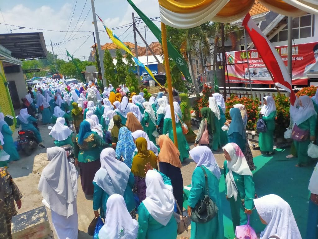 Semangat ibu ibu Fatayat NU Kec.Pungging 2 SORBANSANTRI.COM