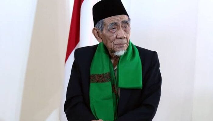 LEBIH DEKAT MENGENAL KH. MAIMOEN ZUBAIR (MBAH MOEN)