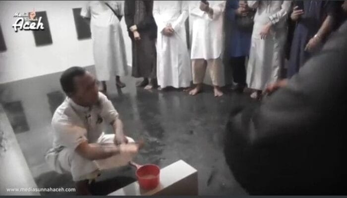 WUDHU GAK PAKAI MADZHAB, PAKAI GURU GOOGLE DAN LANGSUNG ROSULLULOH YA ANEH JADINYA