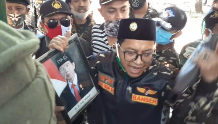 Foto Presiden RI di corat coret, Yayasan di Rembang Diluruk Banser