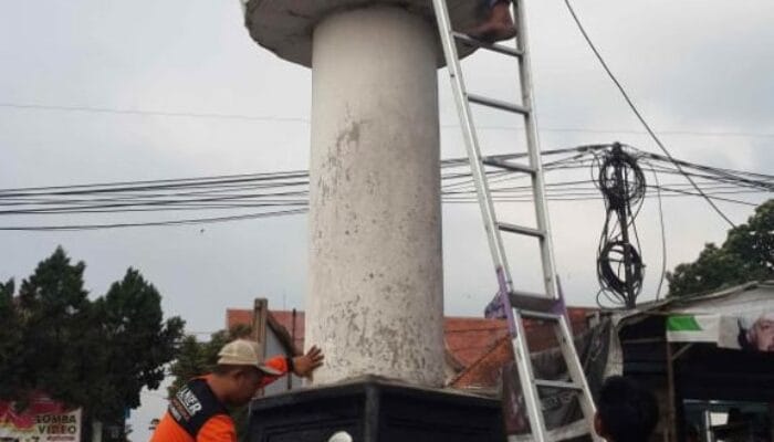 BANSER DAN BONEK KERJA BHAKTI DI TUGU PANCASILA PACET
