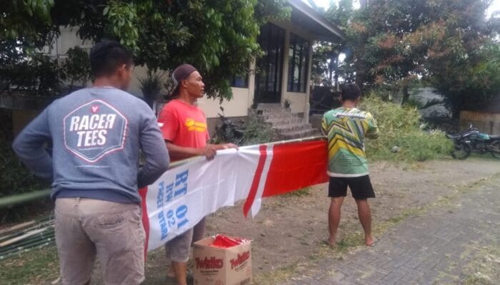 BANSER dan HISNURI (Santri Nurul Iman) Awali HUT RI ke-75 Dengan Pasangan Umbul-umbul