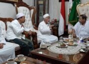 Silaturahmi KH Thoifur Mawardi Purworejo di kediaman Maulana Habib Lutfi bin Yahya Pekalongan 9 Silaturahmi KH Thoifur Mawardi Purworejo di kediaman Maulana Habib Lutfi bin Yahya Pekalongan