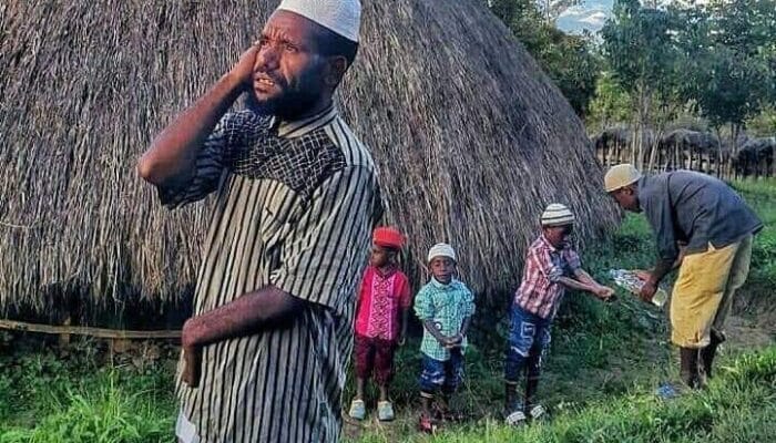 PESANTREN ITU URUNG DIBAKAR DI PAPUA