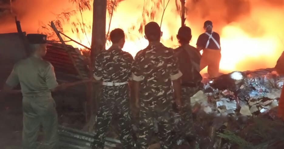 BANSER BAGANA PUNGGING MOJOKERTO PADAMKAN KEBAKARAN BERSAMA PMK 2 SORBANSANTRI.COM