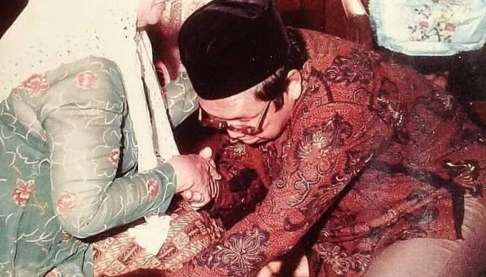 Butir-Butir Beras Shalawat Ibu Nyai untuk Durrahman (Gus Dur)