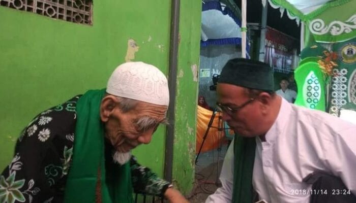 KEISTIMEWAAN ROSULLULLOH DALAM QOSIDAH