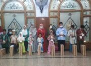 YAYASAN PEDULI ANAK YATIM “ AL – IHLAS” SEDATI MEMBAGIKAN SANTUNAN DAN BINGKISAN KEPADA PARA YATIM PIATU