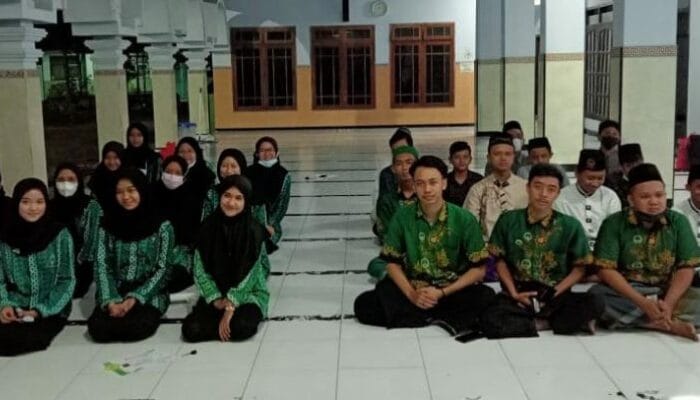 RANTING IPNU IPPNU CANGGU ADAKAN SHOLAWAT BURDAH BERSAMA