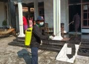 Warga Balongsono Canggu dan Ranting NU Canggu Semprot Desinfektran