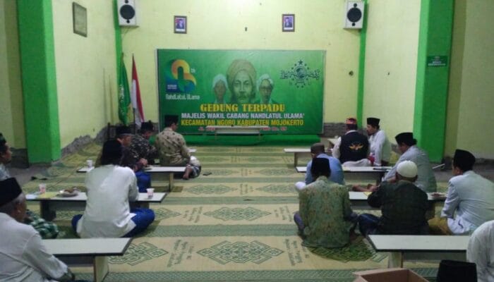 NGAJI RUTIN SELOSOAN  NGORO SELAIN AJANG CARI ILMU JUGA AJANG SILATUROHIM ANTAR KADER
