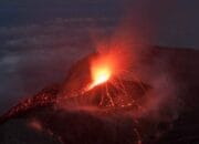 SEJARAH DAN LEGENDA GUNUNG SEMERU PAKU PULAU JAWA