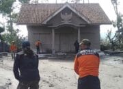 BANSER TANGGAP BENCANA (BAGANA) MOJOKERTO TERJUN MEMBANTU KORBAN ERUPSI GUNUNG SEMERU