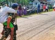 Banser Banyumas Gendong Lansia sampai Rumah Usai Divaksin