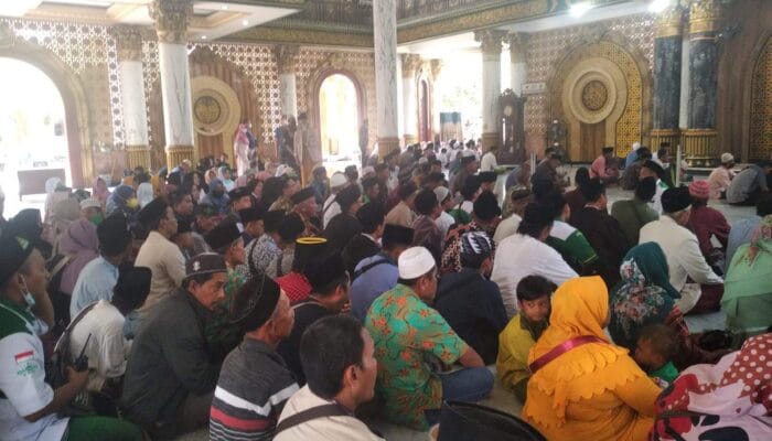 BERDOA DI MAKAM  ULAMA TIDAK ADA LARANGAN