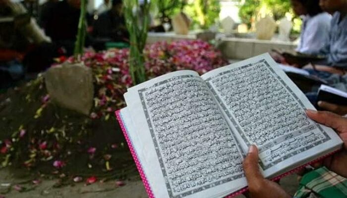 Imam Syafi’i : Tidak Apa-apa! – Saat ditanya Baca Al-Qur’an di Kuburan