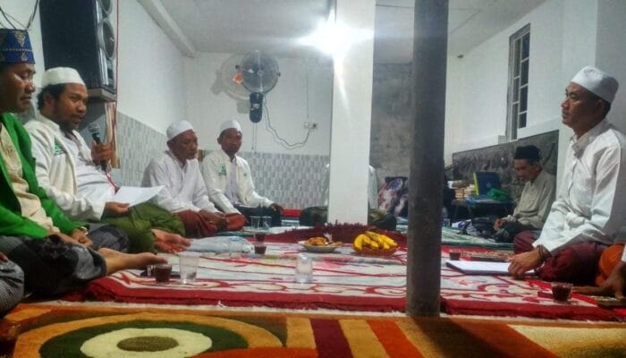 Brimob ngaji bareng dengan LDNU  Ranting Kunjorowesi Ngoro
