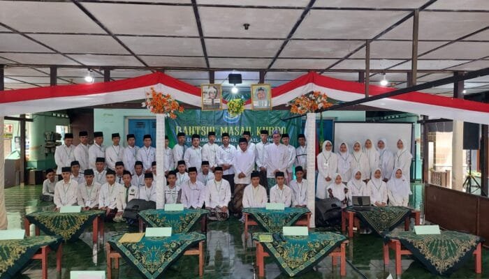 KUATKAN KEILMUAN, PONPES AL MUAYYAD MANGKUYUDAN LAUNCING LEMBAGA BAHTSUL MASAIL