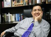 Pendeta tenar, Gilbert Lumoindong, bikin gaduh saat libur lebaran ini. 7 Pendeta tenar, Gilbert Lumoindong, bikin gaduh saat libur lebaran ini.