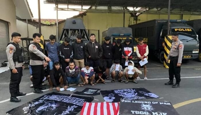 Razia Miras di Kranggan: 15 Remaja Beratribut Gangster Diringkus Polisi!