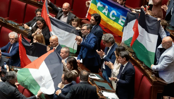Legislator Italia Kibarkan Bendera Palestina di Parlemen