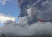 Gunung Lewotobi Laki-laki Meningkatkan Aktivitas, Muntahkan Abu Vulkanik Sejauh 8 Kilometer